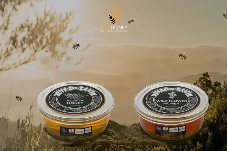 How wild flower honey is different from monofloral honey, representing the contrast between wild flower honey and monofloral honey.